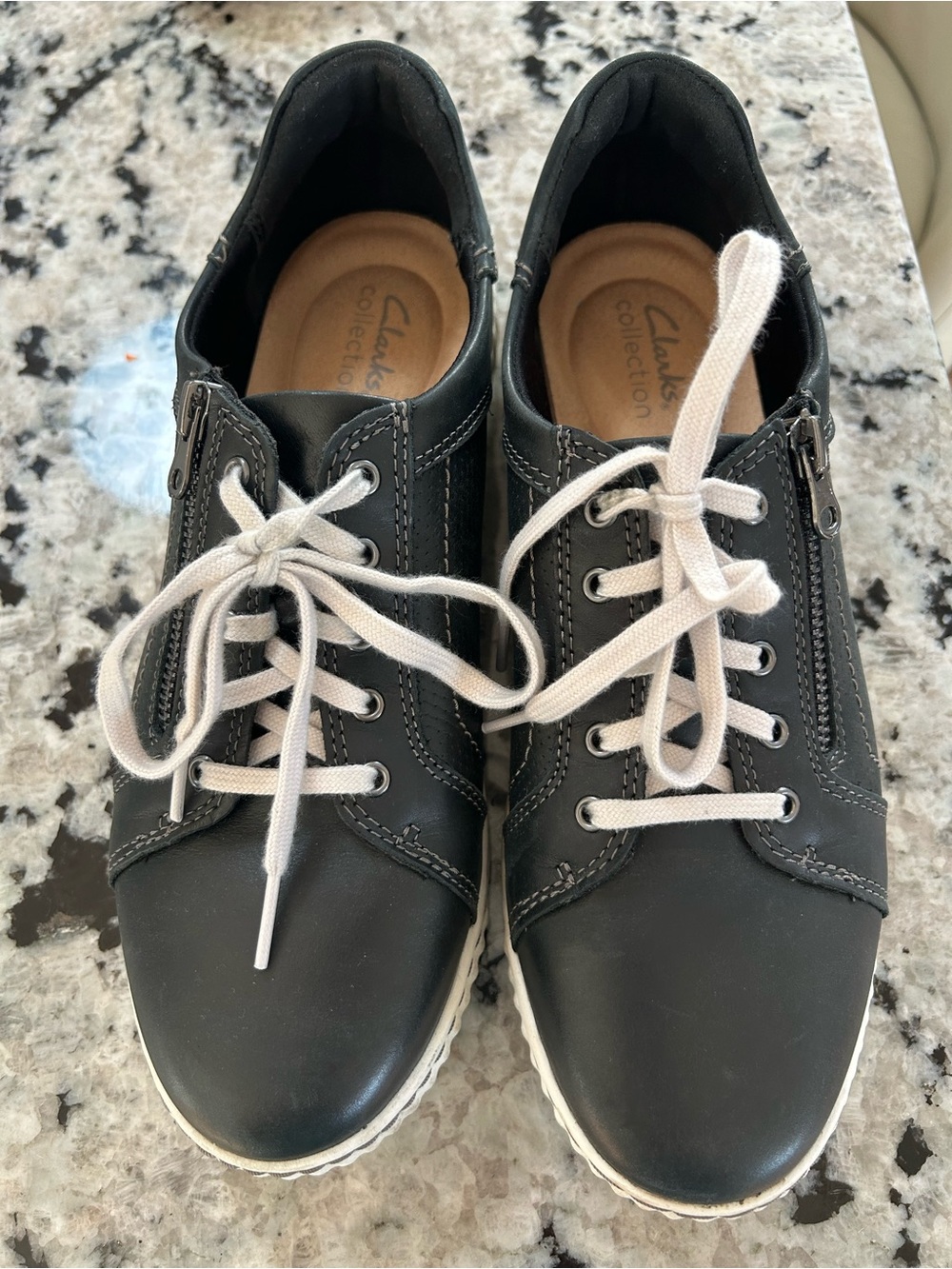 Women’s Clark’s leather Lace-Up Sneaker